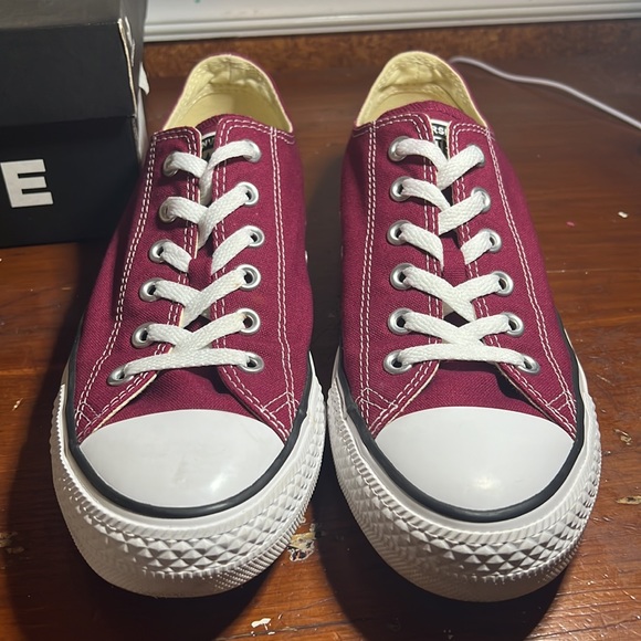 Burgundy All-Star Converse, Unisex, Women’s size 10, Mens size 8 - Picture 5 of 7